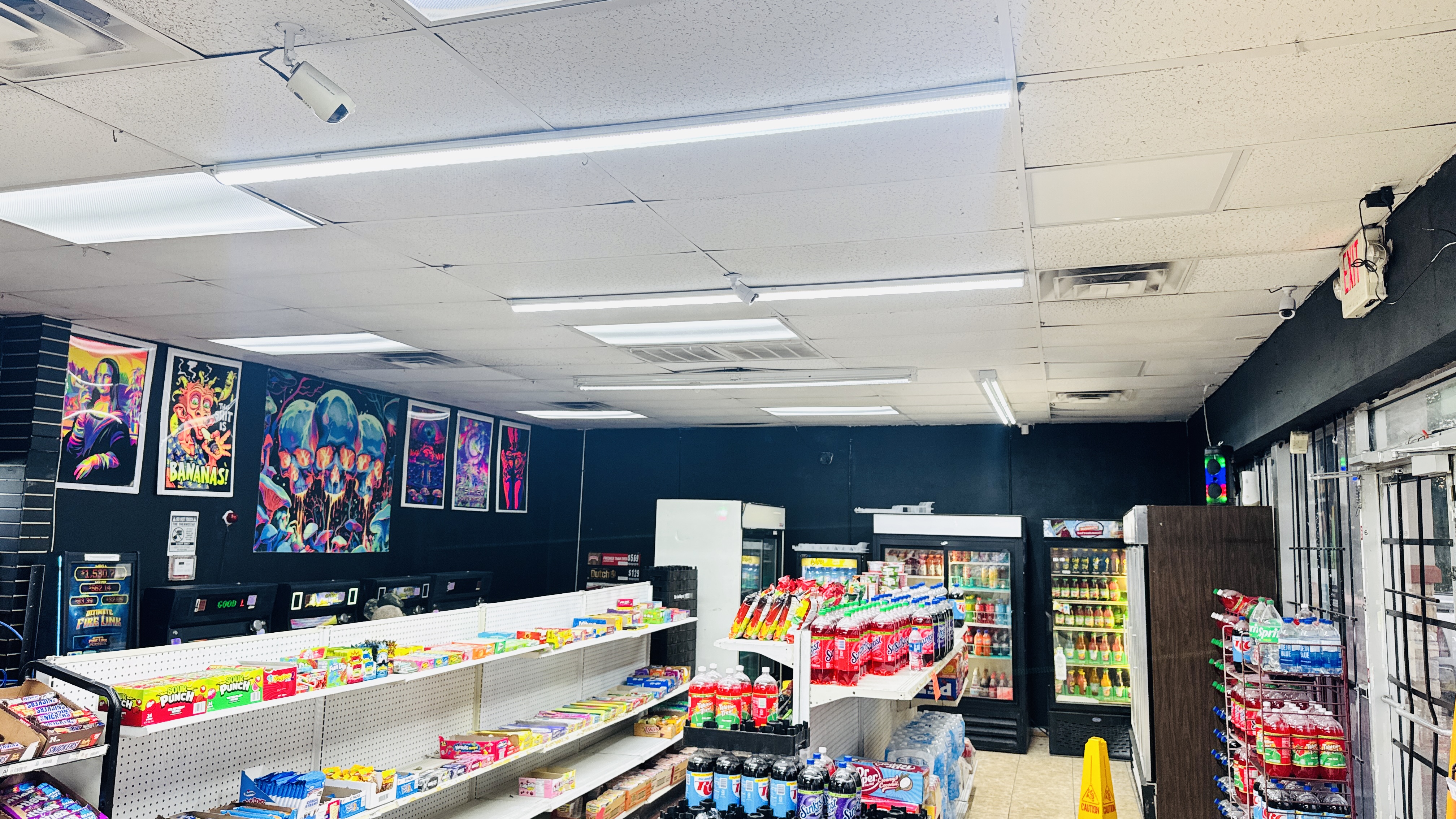 Store Counter & Full Display